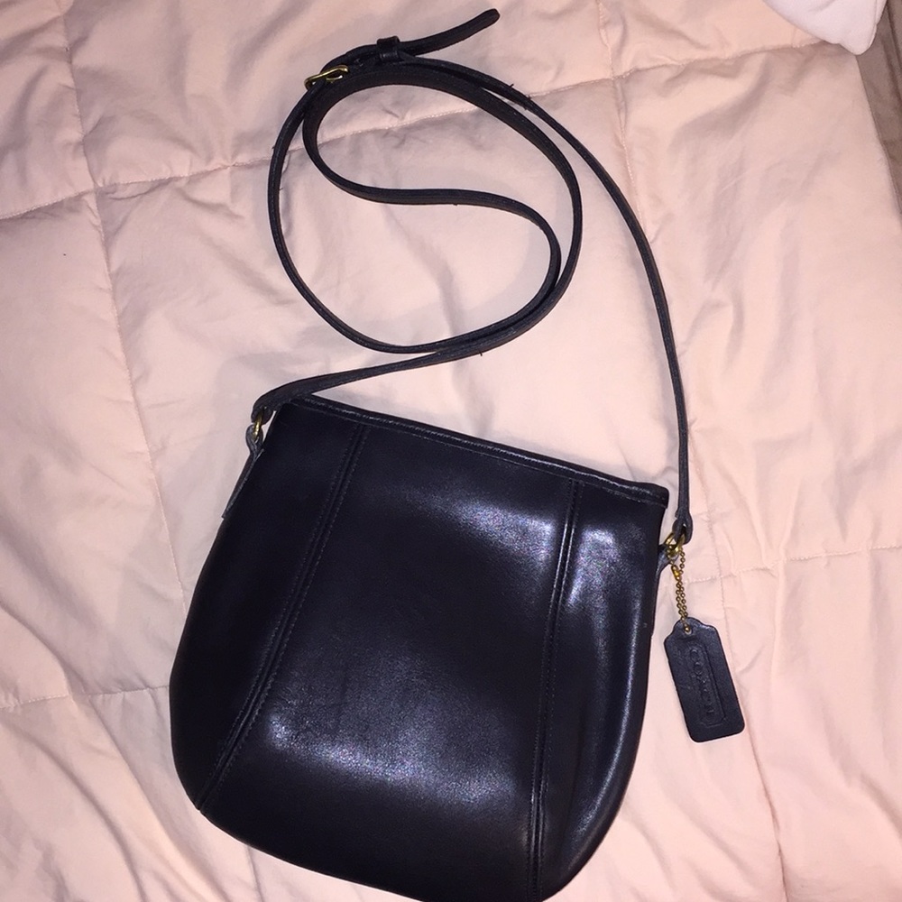 Vintage Coach crossbody feedbag